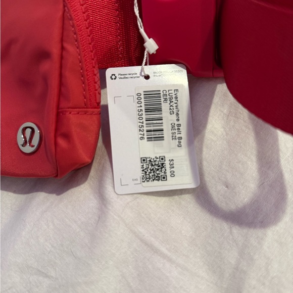 RARE Lululemon belt bag - Picture 2 of 2